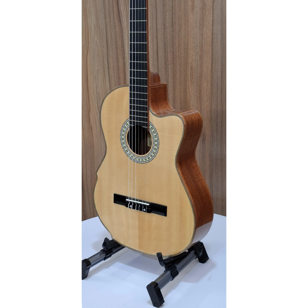 نمای بغل گیتار کاتوی Clariss CGS500 CEQ