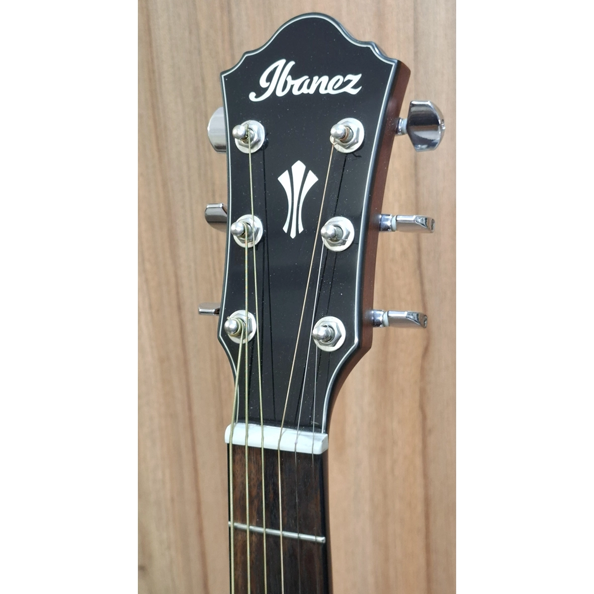هد استاک گیتار Ibanez AEG50-DHH با لوگوی Ibanez و کلیدهای کروم
