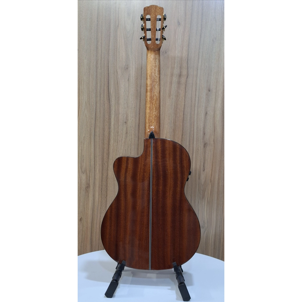 نمای کامل پشتی گیتار مریدا مدل SG1 CEQ با چوب ماهاگانی براق