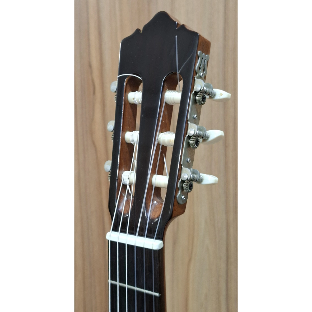 سردسته گیتار کلاسیک Jprez 630 با ماشین‌هد کلاسیک و طراحی سنتی اسپانیایی
