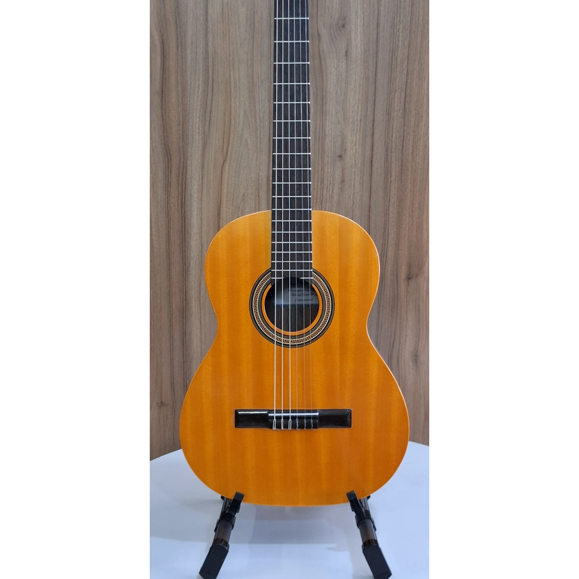 گیتار کلاسیک دست‌ساز سولا | صفحه الپی، بک‌وساید بلک‌لیمبا، فینگر برد و بریج ونگه – رنگ نارنجی