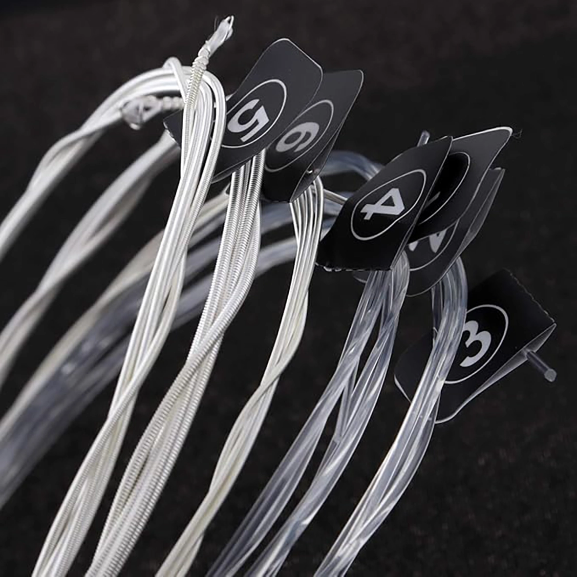 نمای نزدیک سیم‌های Orphee NX36 — تریبل نایلون و بم‌های silver plated