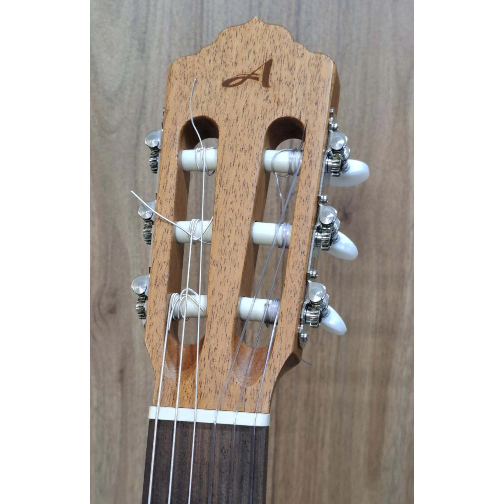 سر دسته گیتار المانزا 400 با لوگوی برند Almansa