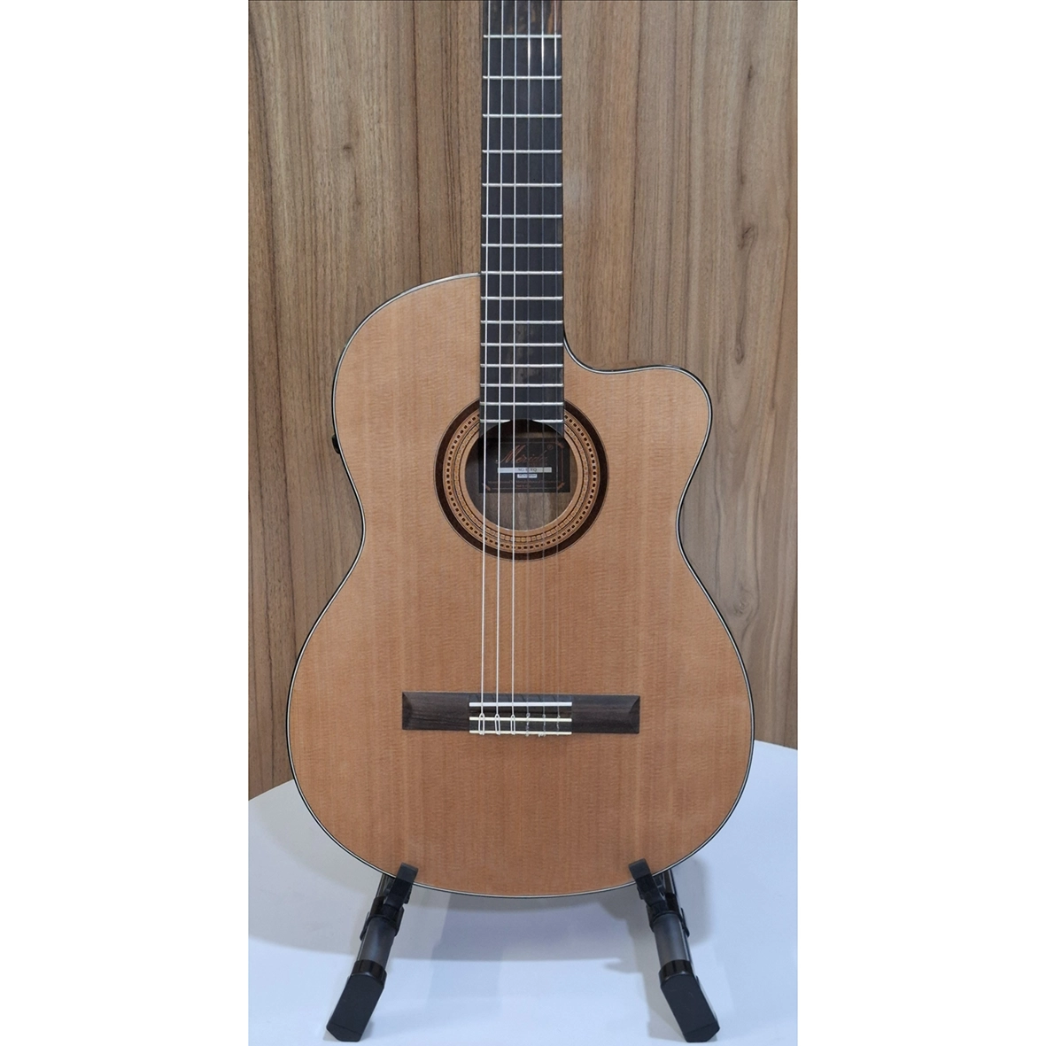 گیتار کلاسیک پیکاپ‌دار مریدا مدل SG1 CEQ – صدایی گرم، طراحی لوکس و ساخت باکیفیت