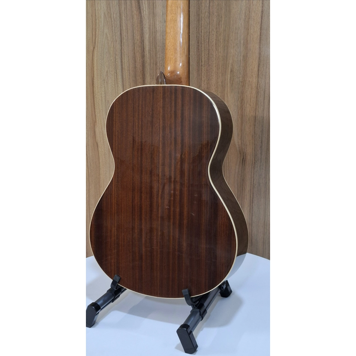 گیتار Cuenca 20 نمای پشت
