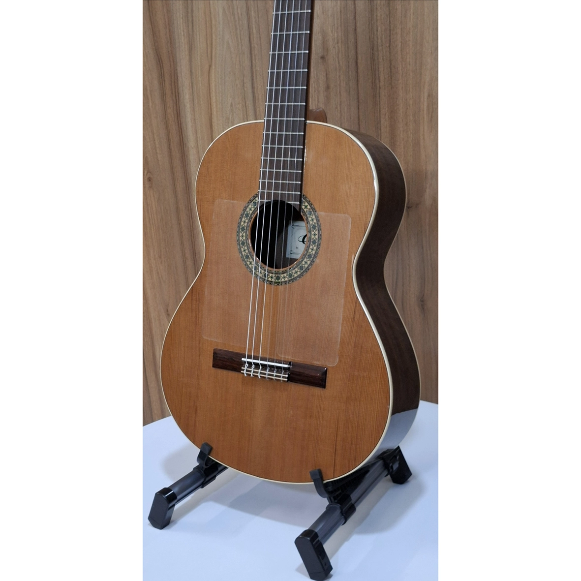 زاویه بدنه گیتار Cuenca 20
