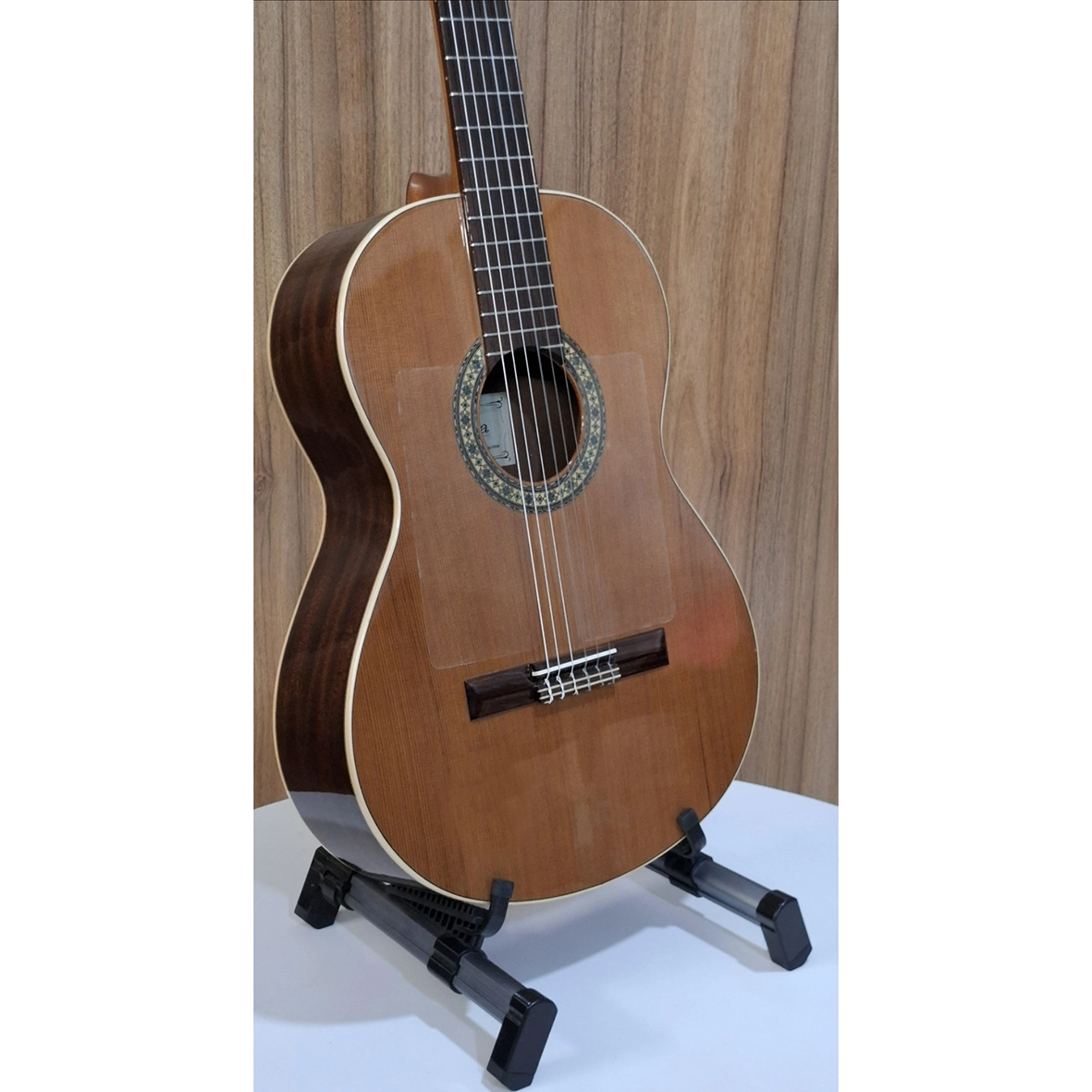 زاویه بدنه گیتار Cuenca 20
