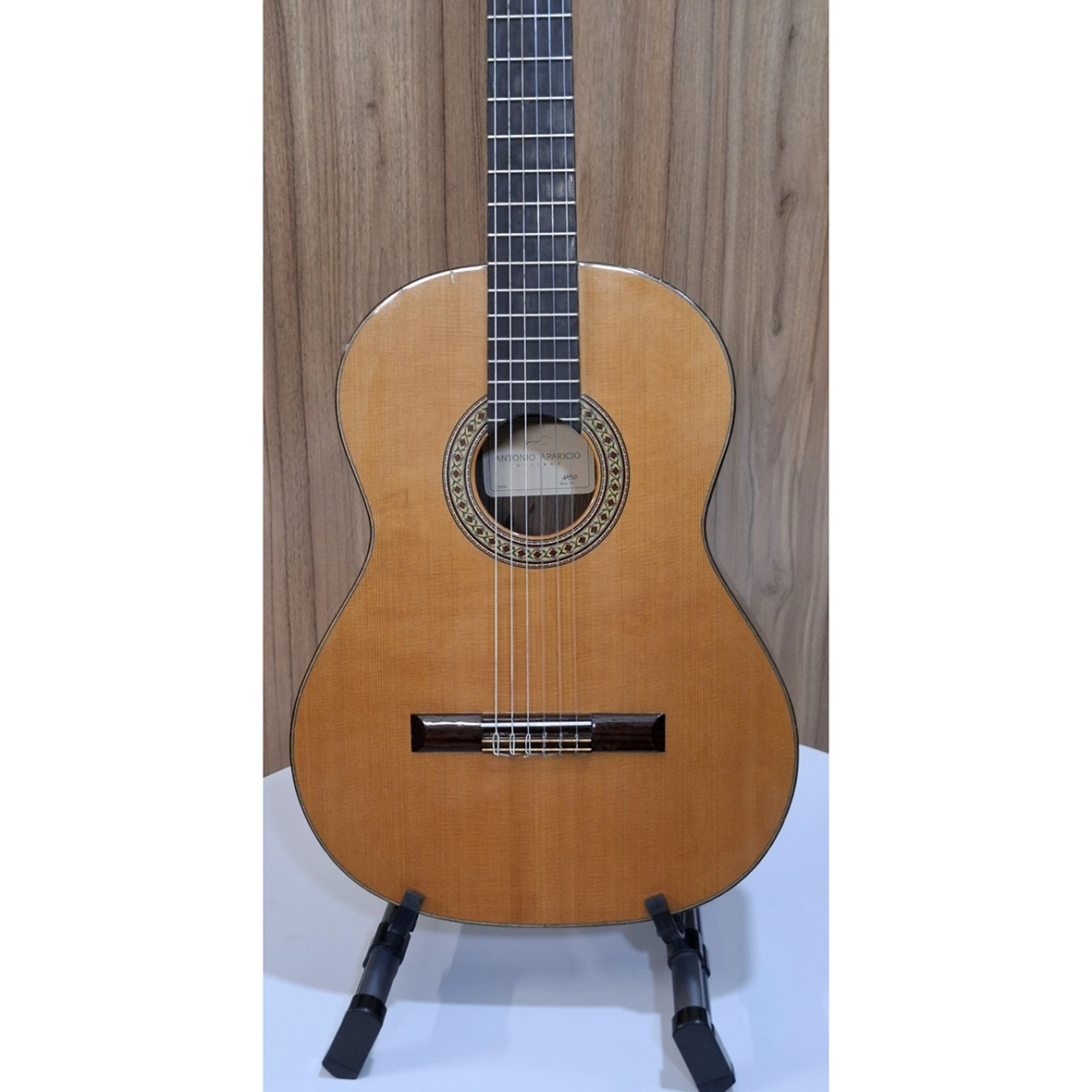 گیتار کلاسیک Antonio Aparicio AA50 | صدایی گرم و اصیل اسپانیایی با چوب سدار کانادایی و رز وود هندی