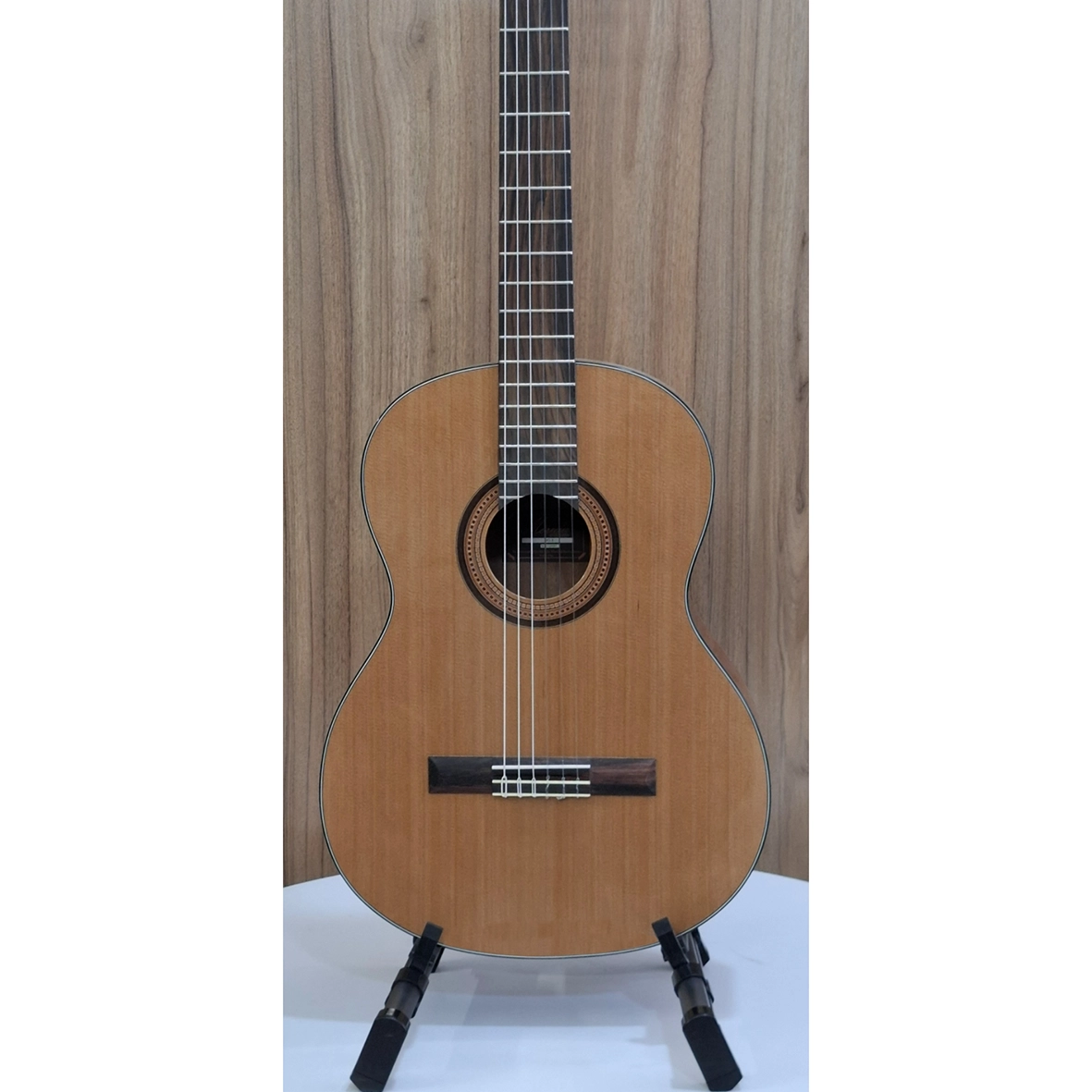 گیتار کلاسیک مریدا Merida SG1 – صفحه سدار سالید، بک و ساید ماهاگانی | هم‌رده Alhambra 1C