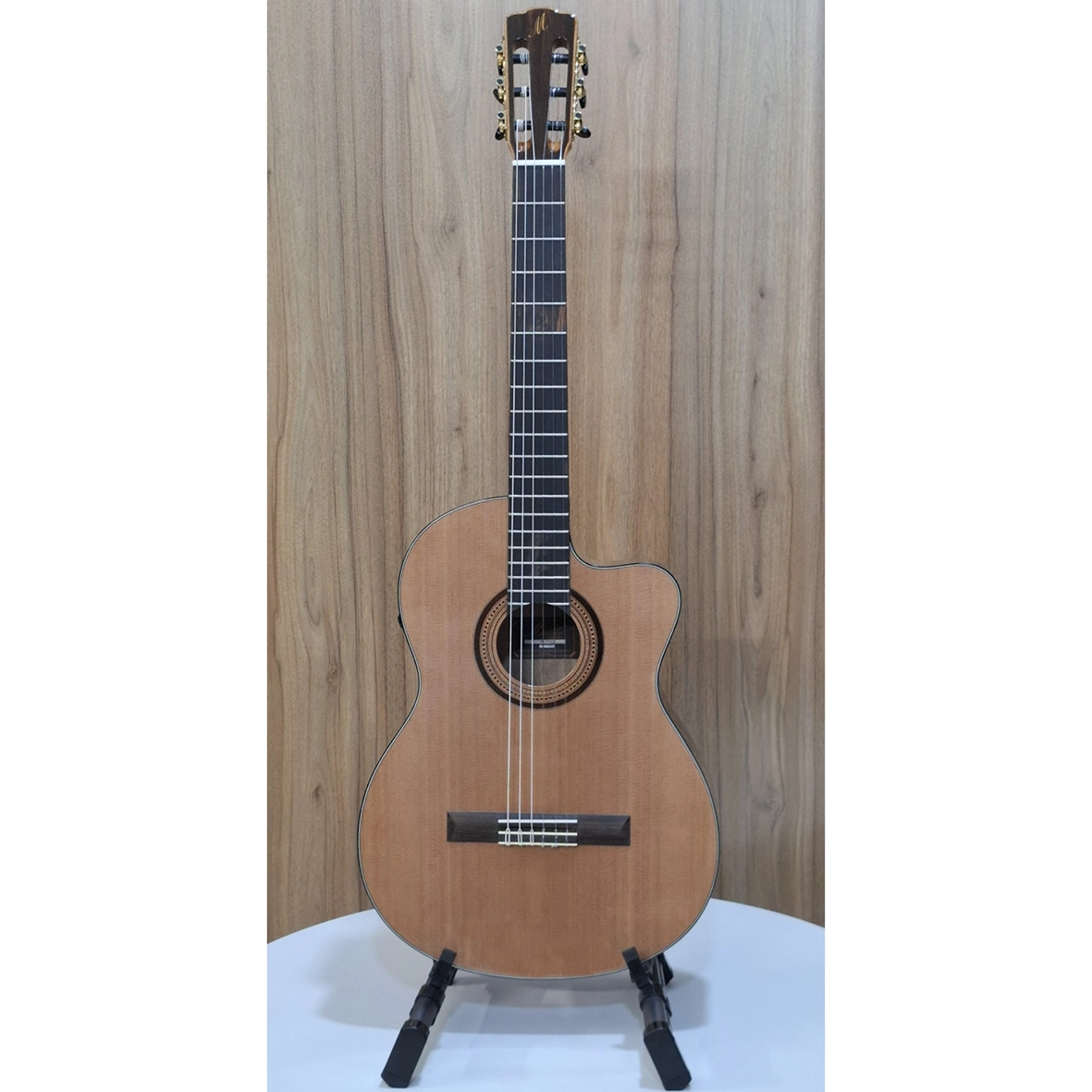 نمای کامل جلویی گیتار مریدا مدل SG1 CEQ با چوب ماهاگانی براق