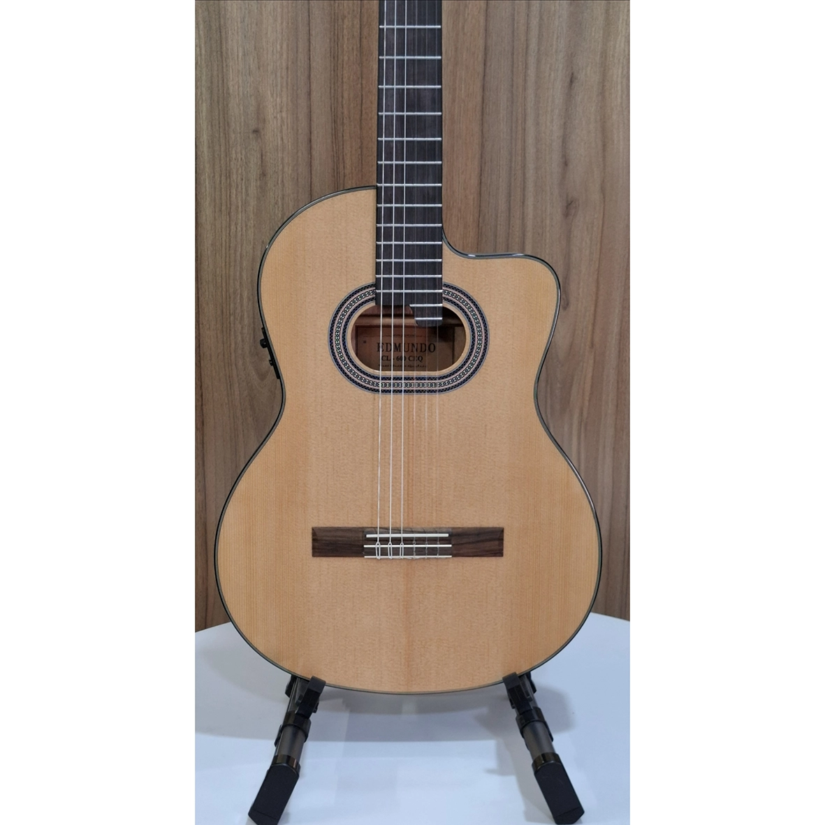 گیتار کلاسیک ادموندو مدل CL600 Thin Body EQ با پیکاپ Fishman – ساخت اندونزی 