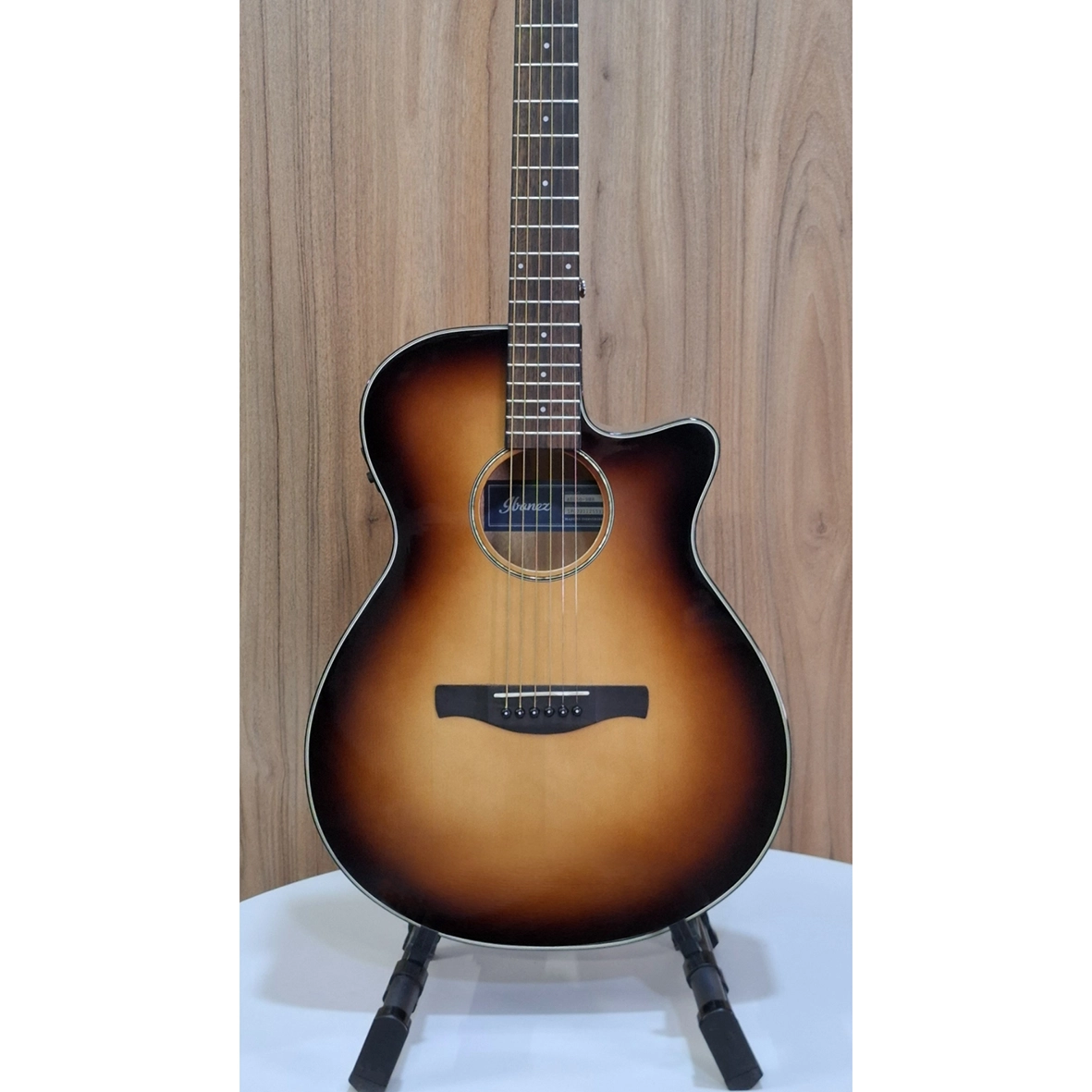 گیتار الکترو-آکوستیک Ibanez AEG50-DHH – صدای حرفه‌ای، بدنه نازک AEG با T-bar Pickup و پری‌امپ AEQ-TTS