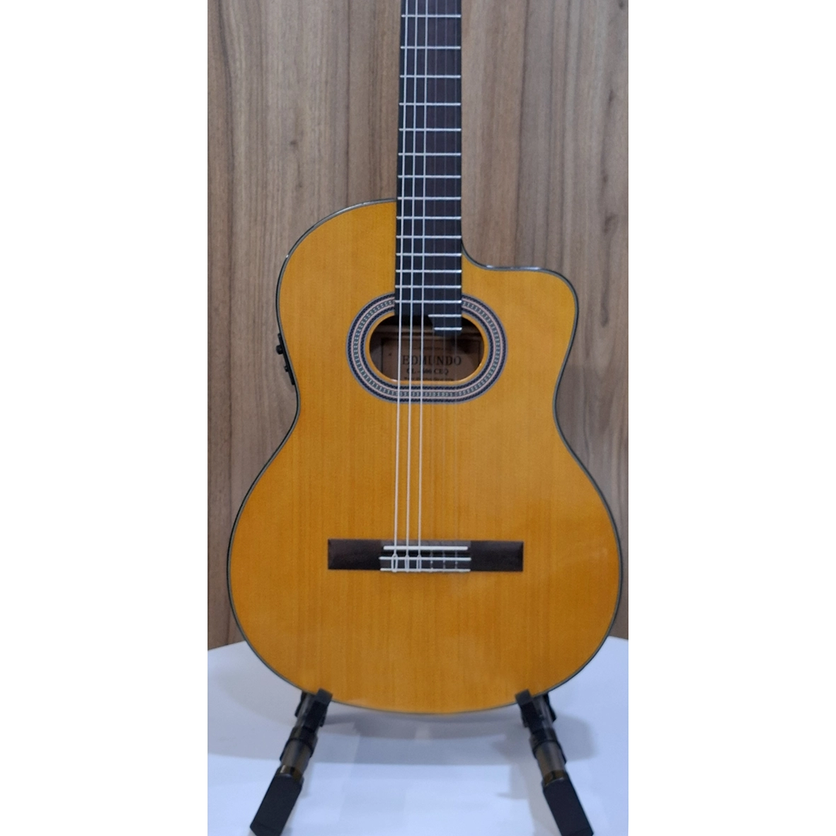 گیتار کلاسیک ادموندو مدل CL600 Thin Body EQ با پیکاپ Fishman – ساخت اندونزی 