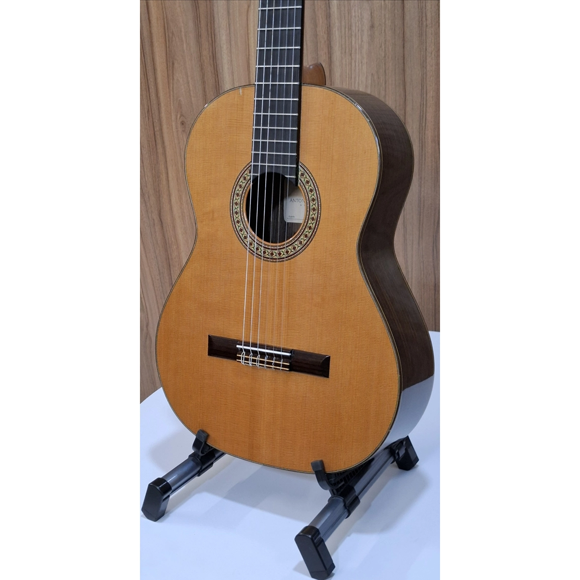گیتار کلاسیک Antonio Aparicio AA50 با بدنه رز وود و صفحه سدار کانادایی