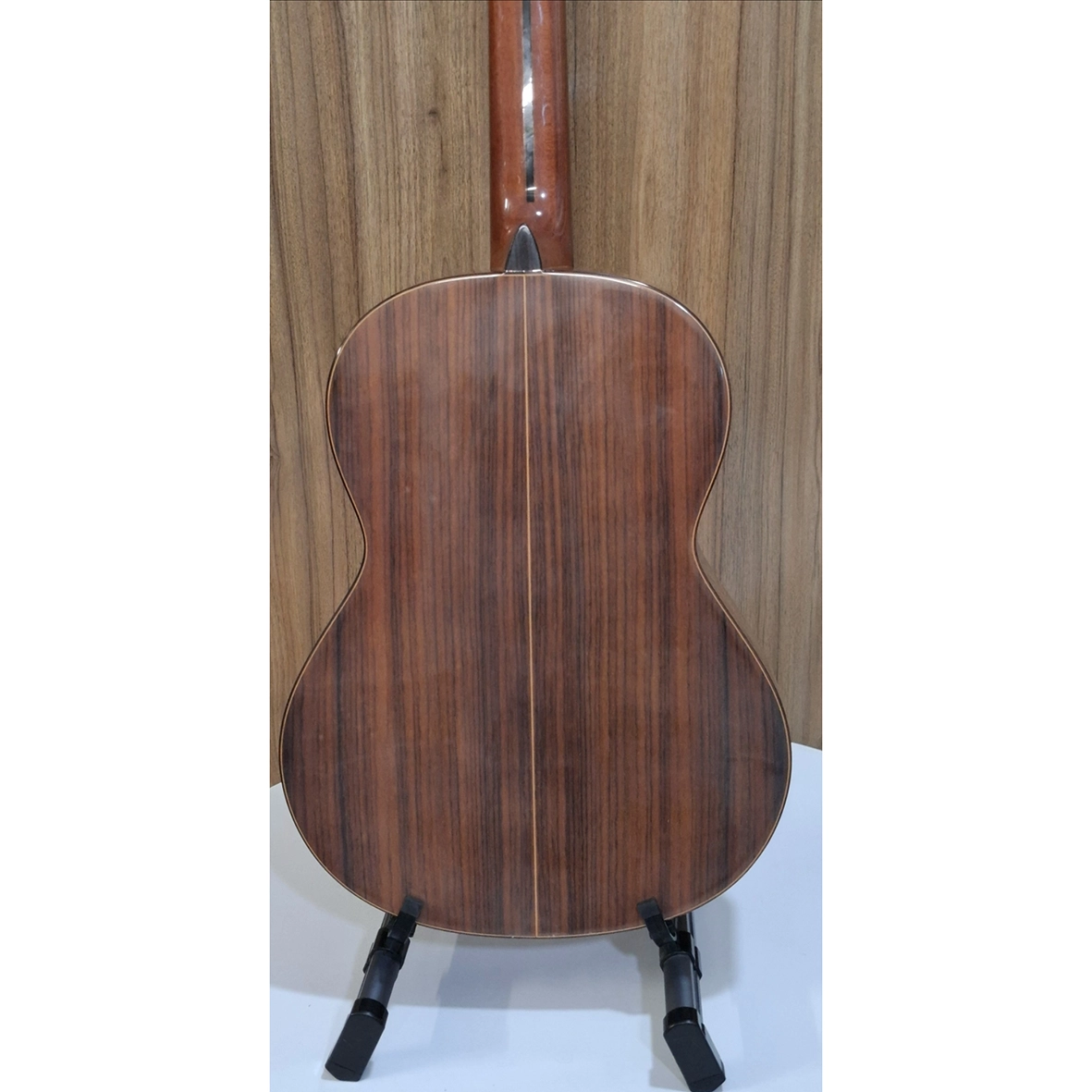 نمای پشت گیتار کلاسیک الحمبرا مدل 5P با پشت و کناره‌های چوب رز‌وود هندی