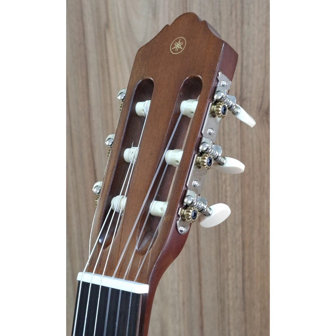 سر دسته گیتار یاماها C40 و ماشین هدها