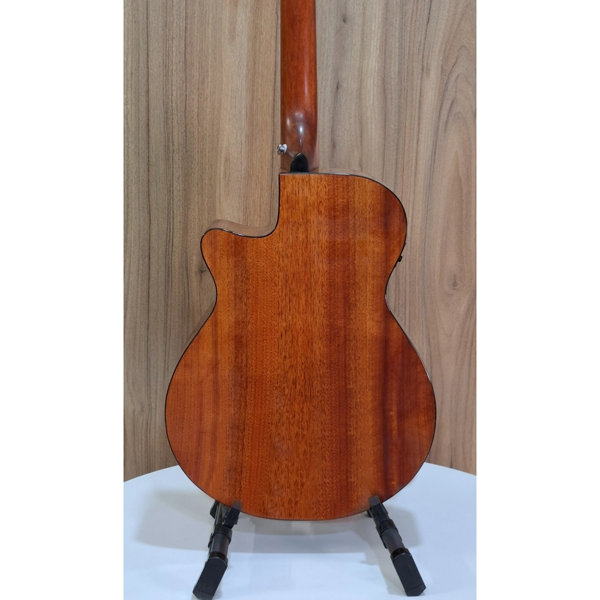 نمای پشت گیتار Ibanez AEG50-DHH با رنگ سانبرست و بدنه نازک AEG
